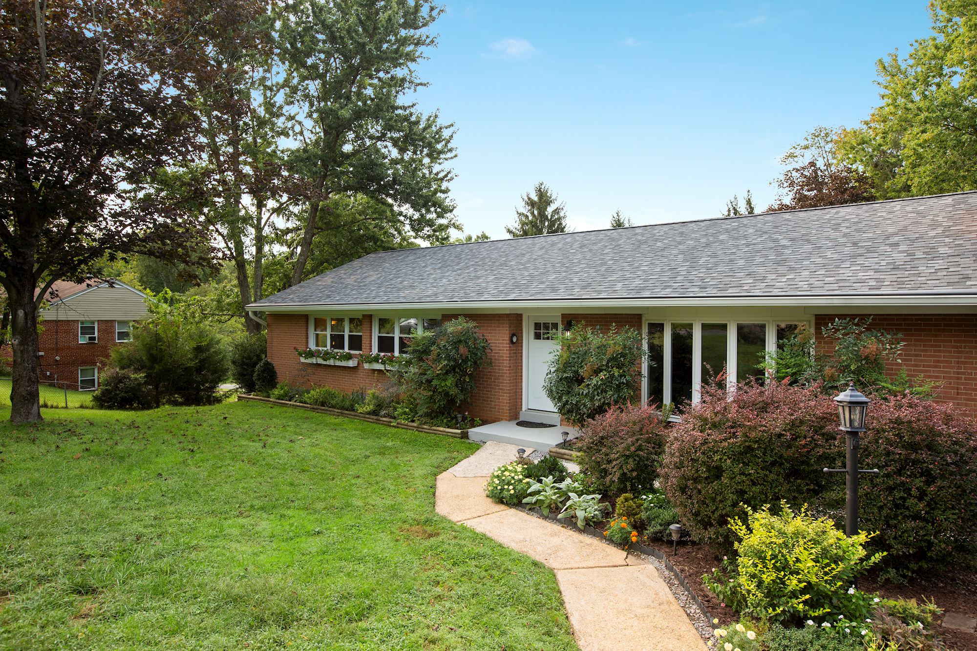 SOLD Spacious & Charming Home in Desirable Sherwood Forest